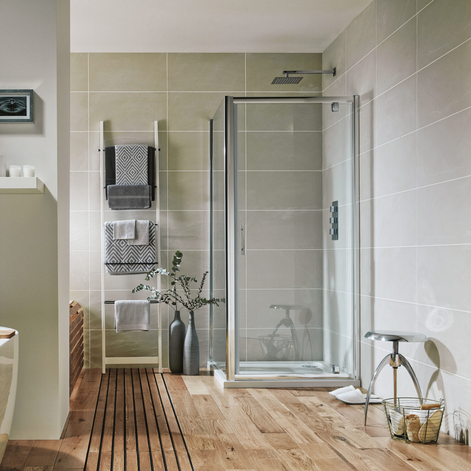 S6-GLASS017_INSITU_001-1500x1500-1.jpg 700 Korra Pivot Door - Image 1